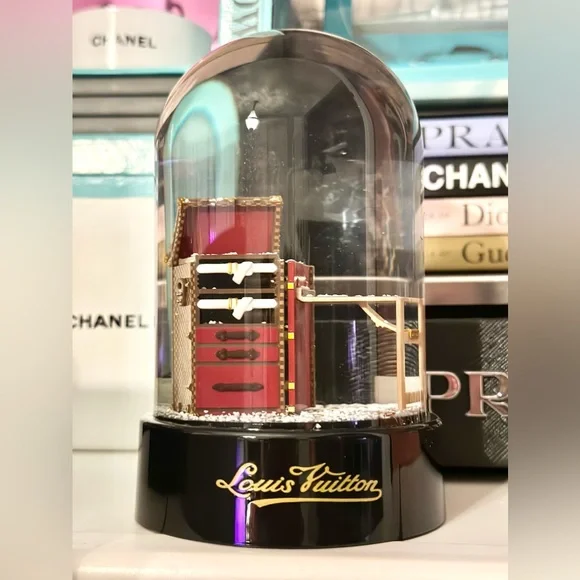 Louis Vuitton Snow Globe - Picture 2 of 6